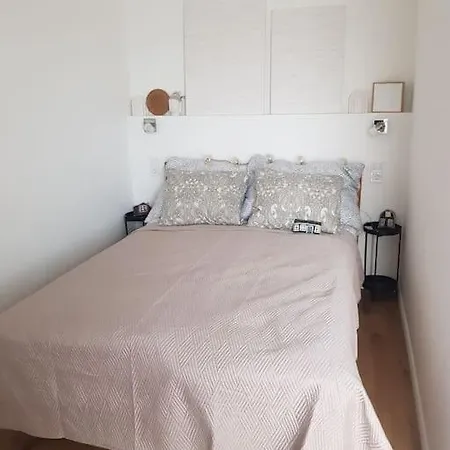 Modern Kis Lakas Veszpremben Daire *